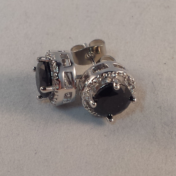 18K White Gold Filled Black Onyx Diamond Zircon Stud Earrings 7mm Gorgeous Gift - Picture 2 of 3